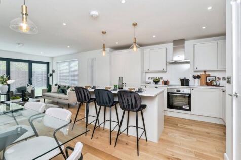 Skylark Gardens, Hooton CH66 4 bed detached house for sale