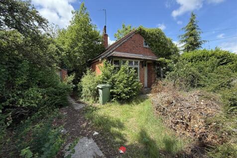 Hawkeridge Road, Westbury BA13 2 bed detached bungalow for sale