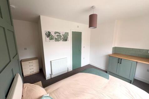 6 bedroom detached house for sale