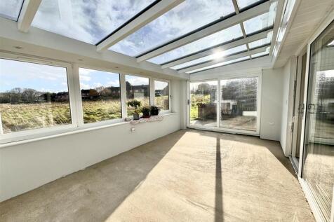 10 Solent View Calshot, 3 bed detached bungalow for sale