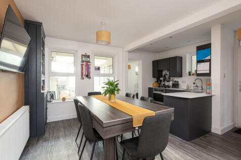 2 bedroom detached house for sale