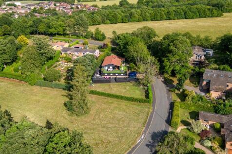 4 bedroom detached bungalow for sale