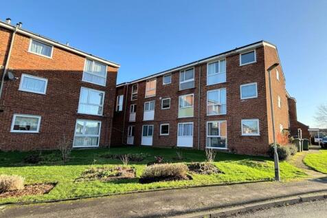 27 Hardwicke Place, London Colney... 2 bed flat for sale