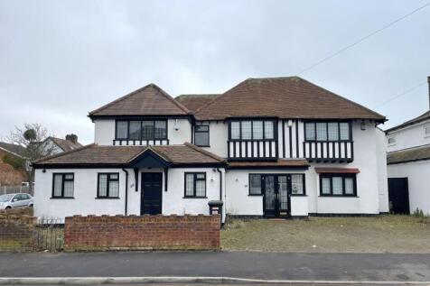 88 Caulfield Road, Shoeburyness... 6 bed detached house for sale