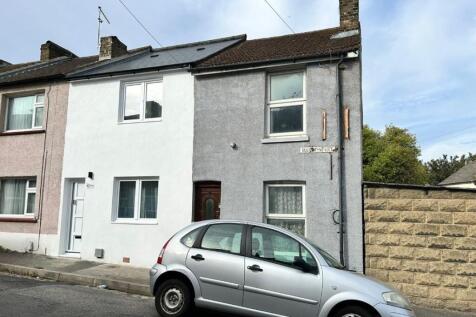 17 Elliott Street, Gravesend, Kent... 2 bed end of terrace house for sale