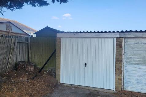Garage 81 Daniel Way, Silver End... Garage for sale