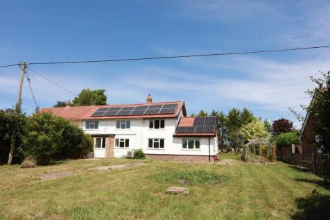 Wymondham Road, Wreningham, Norwich 3 bed semi