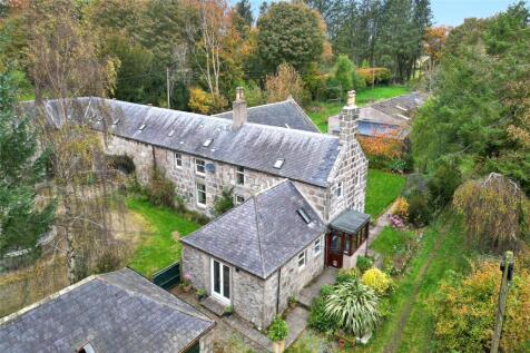 5 bedroom link detached house for sale