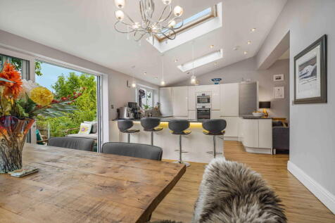 6 bedroom semi-detached house for sale