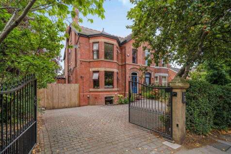 6 bedroom semi-detached house for sale