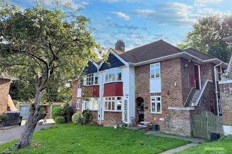Madison Gardens, Bromley 3 bed maisonette for sale