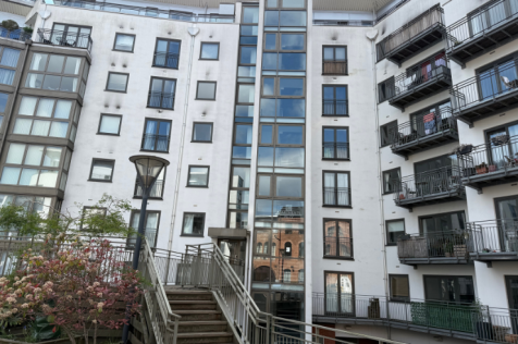 Studio flat for sale