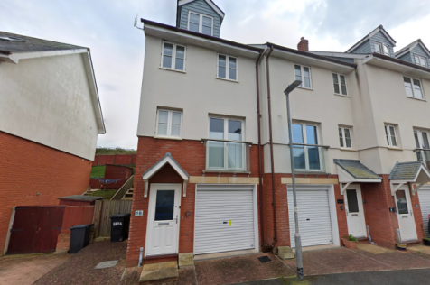 3 bedroom town house for sale