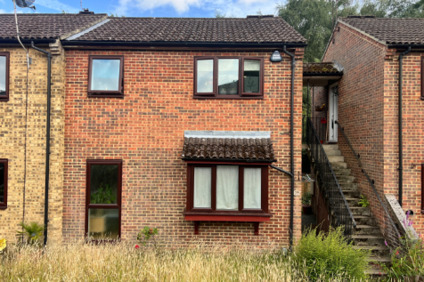 1 bedroom ground floor maisonette for sale