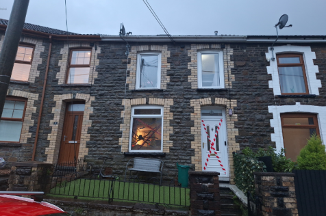 4 bedroom terraced house for sale