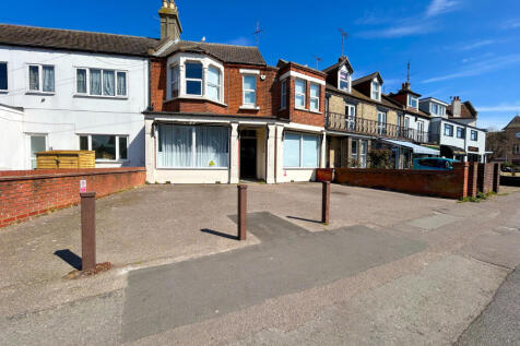 Terraced house for sale