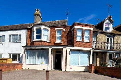 Terraced house for sale