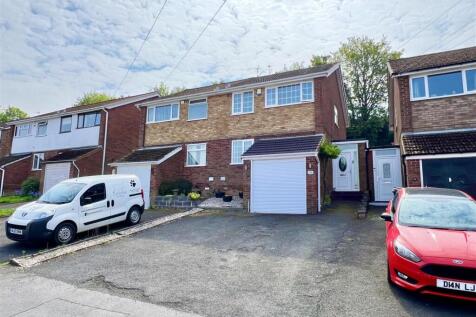 3 bedroom semi-detached house for sale