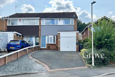 3 bedroom semi-detached house for sale