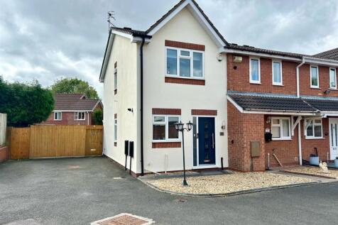 Fieldfare Close, Cradley Heath 2 bed end of terrace house for sale