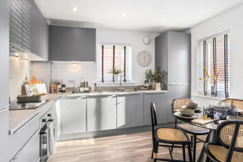 3 bedroom maisonette for sale