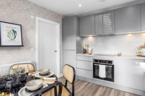 3 bedroom maisonette for sale