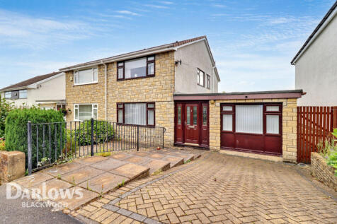 3 bedroom semi-detached house for sale