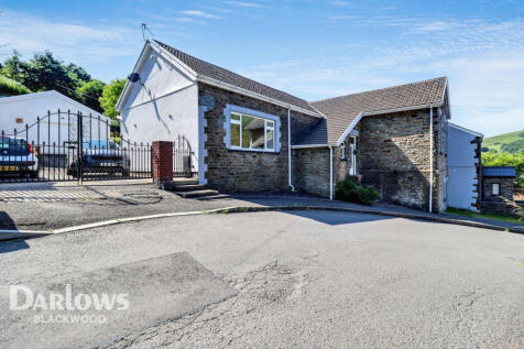 3 bedroom semi-detached bungalow for sale