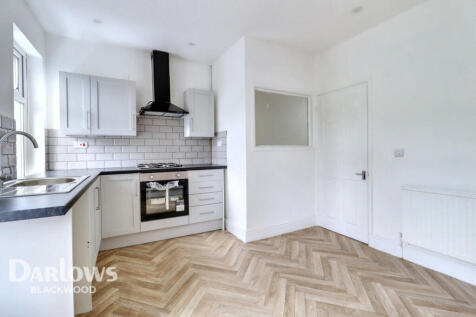 Blackwood NP12 2 bed maisonette for sale