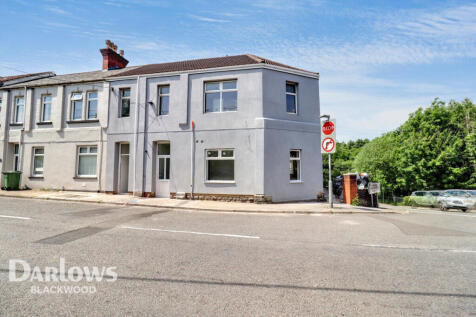 Blackwood NP12 2 bed maisonette for sale