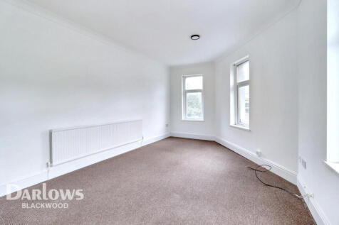 Blackwood NP12 2 bed maisonette for sale