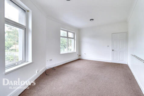 Blackwood NP12 2 bed maisonette for sale