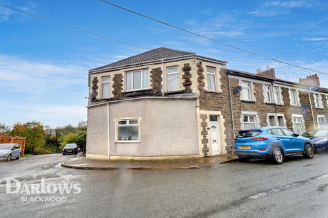 Bargoed CF81 4 bed end of terrace house for sale