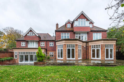 8 bedroom detached house for sale