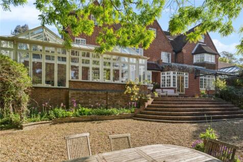 6 bedroom detached house for sale