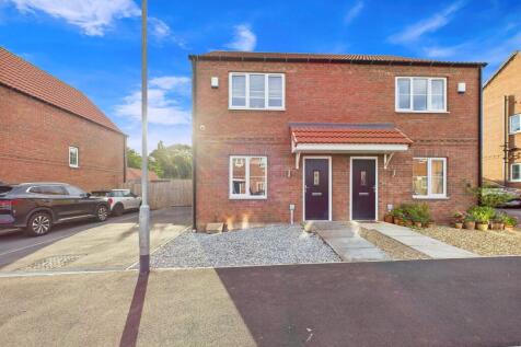 2 bedroom semi-detached house for sale