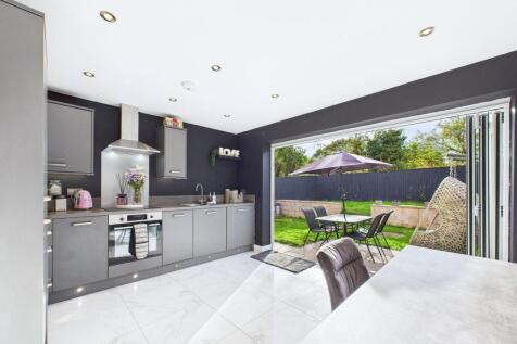 2 bedroom semi-detached house for sale