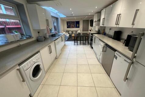 6 bedroom terraced house for sale