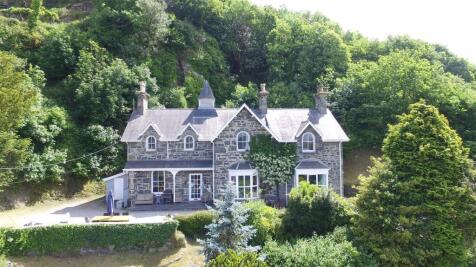 8 bedroom detached house for sale