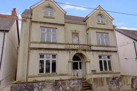 6 bedroom detached house for sale