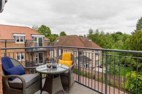 Oakingham Place, Reading Road, Wokingham 1 bed triplex for sale