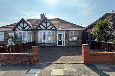 Tudor Avenue, North Shields, Tyne and... 2 bed semi