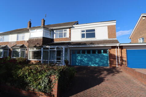 5 bedroom semi-detached house for sale