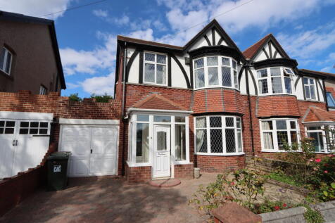 Madeira Avenue, Whitley Bay, Tyne &... 3 bed semi