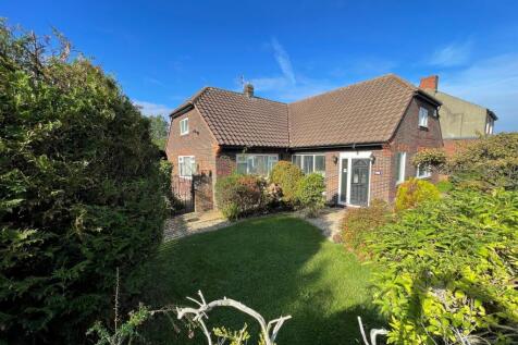 Claremont Road, Whitley Bay, Tyne &... 5 bed detached bungalow for sale