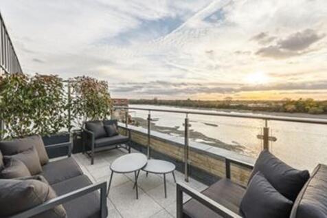 3 bedroom town house for sale