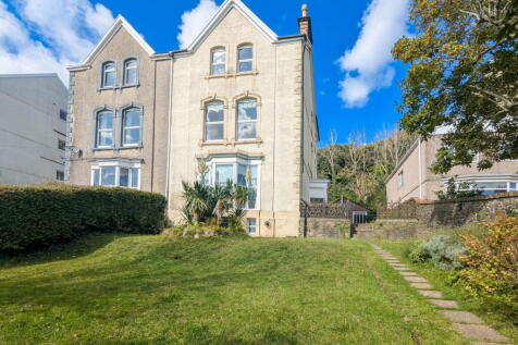 5 bedroom semi-detached house for sale