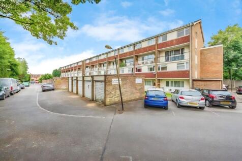 3 bedroom maisonette for sale