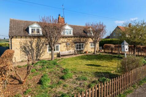 Station Road, Grantham NG33 3 bed cottage for sale