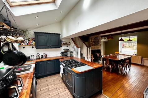 4 bedroom semi-detached house for sale